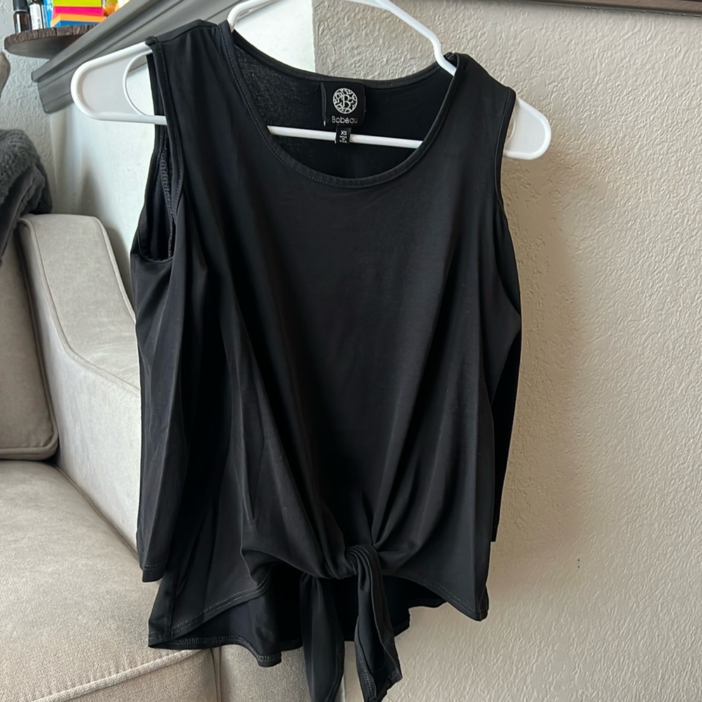 Bobeau peek-a-boo shoulder knot tie crop top.